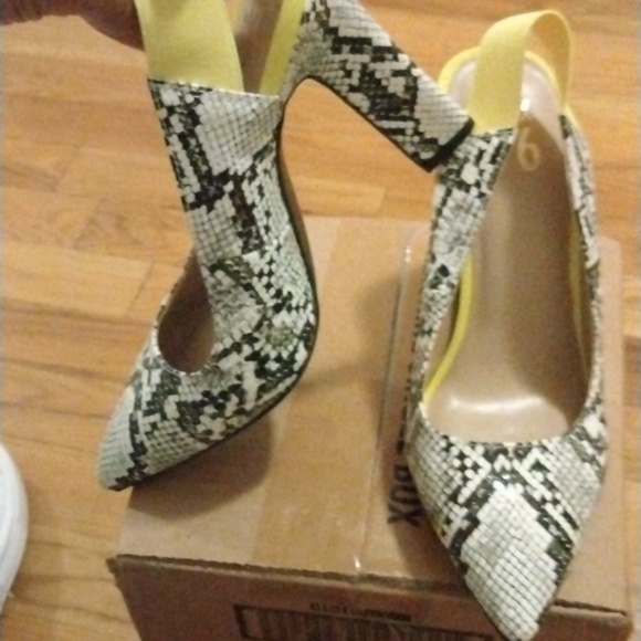 Pumps - Picture 3 of 4